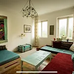Cosy Art Flat In Downtown