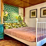 Cosy Art Flat In Downtown