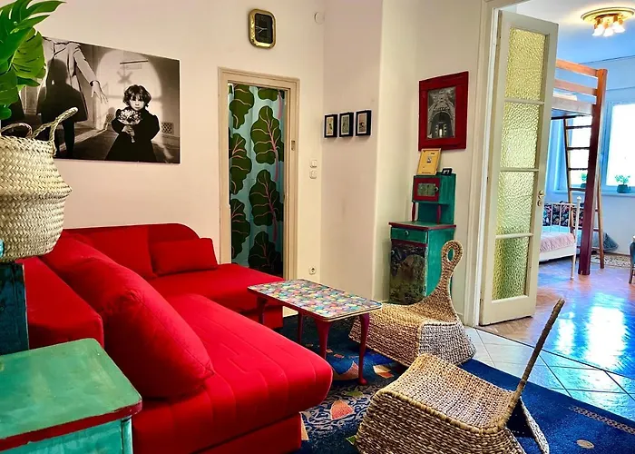 Cosy Art Flat In Downtown