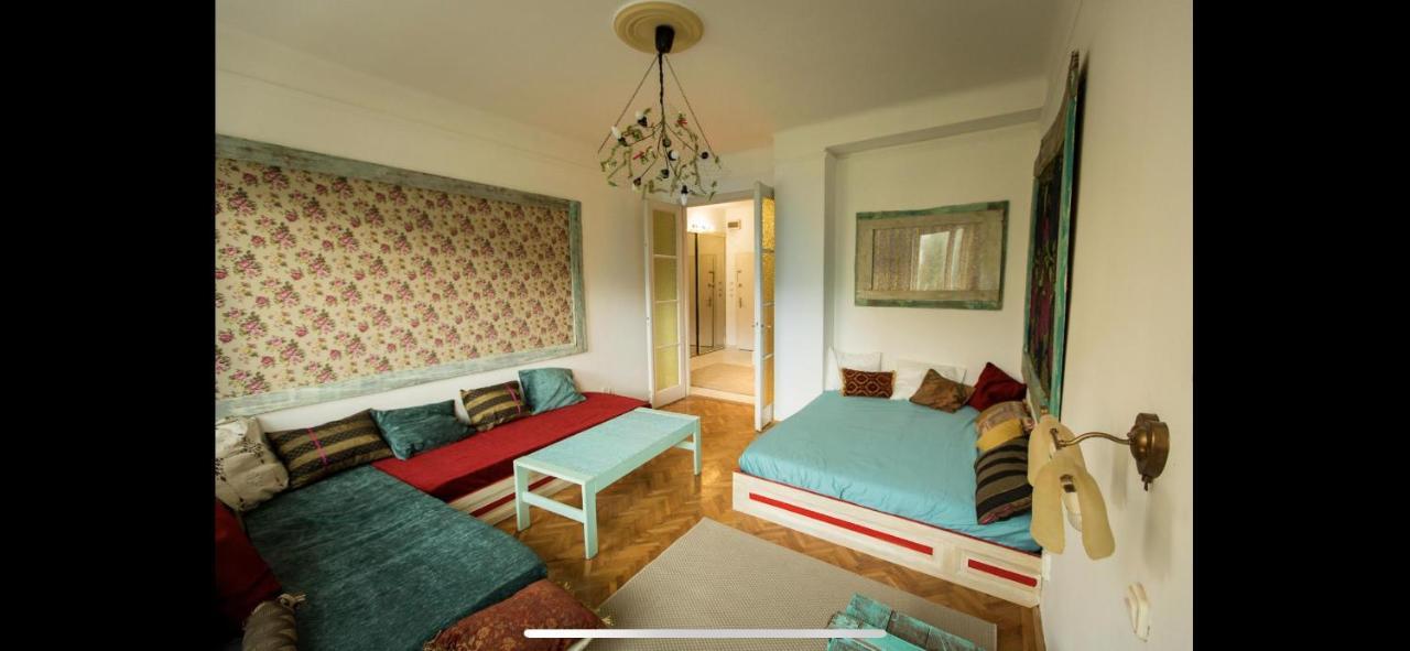 Cosy Art Flat In Downtown Apartment