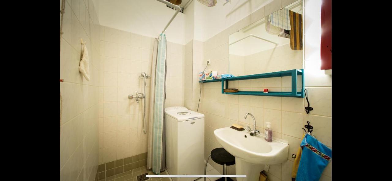 Apartment Cosy Art Flat In Downtown Budapest