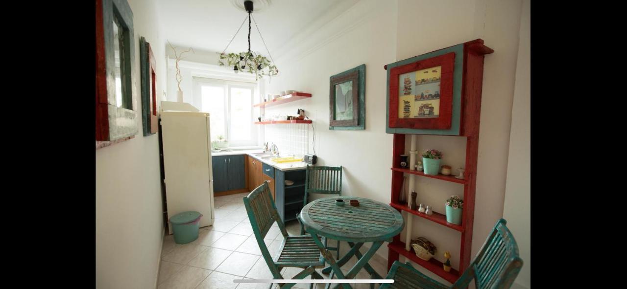 Cosy Art Flat In Downtown