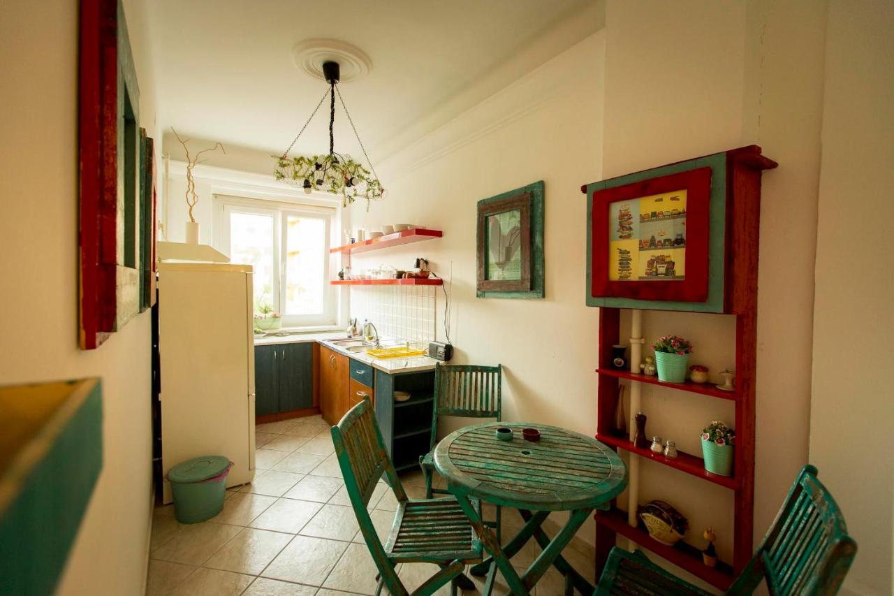 Cosy Art Flat In Downtown Apartment