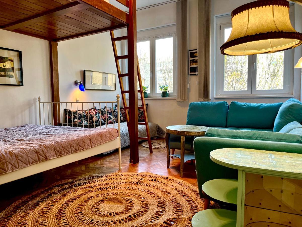 Cosy Art Flat In Downtown